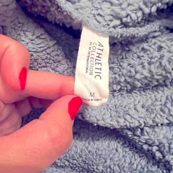 Athletic medium Collection Cozy Gray Sherpa Pullover - Picture 4 of 5